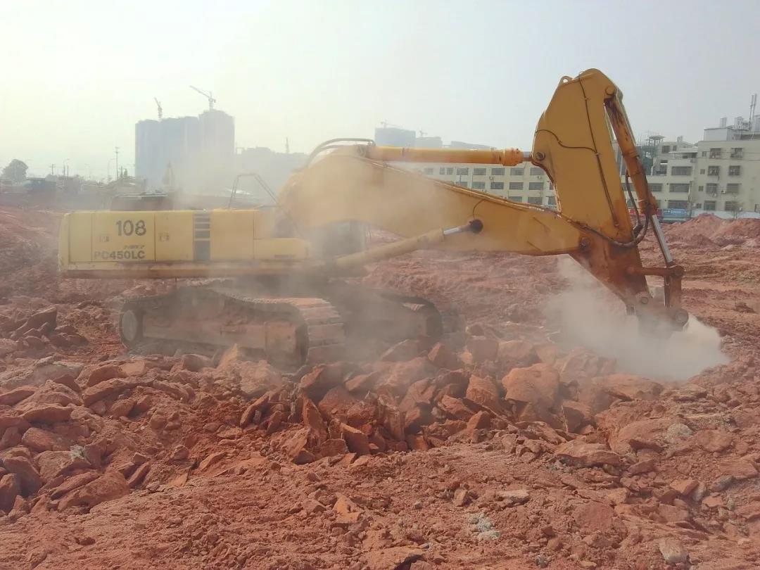 挖掘機(jī)巖石臂.jpg 挖掘機(jī)巖石臂.jpg